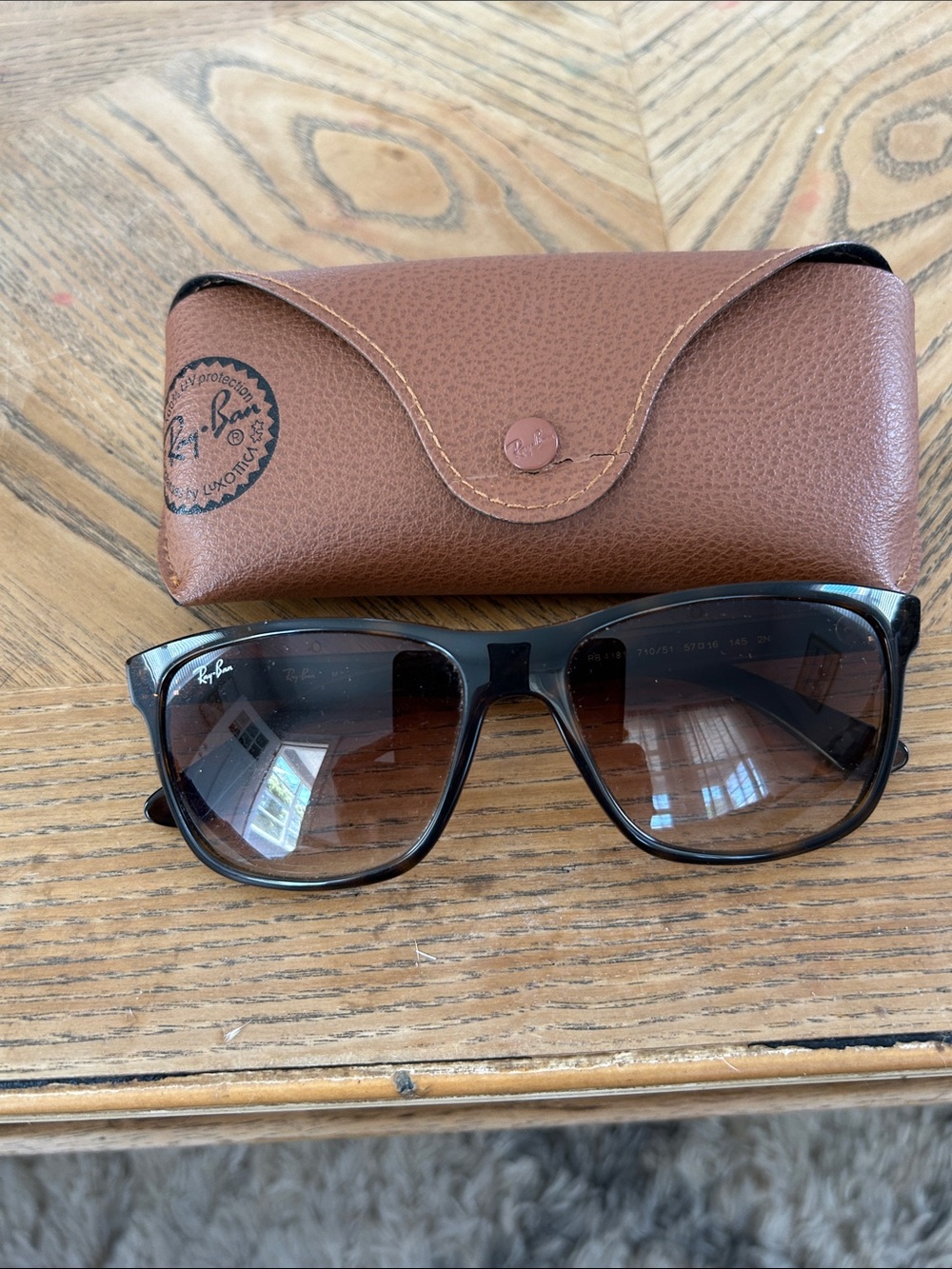 Ray-Ban Black Frame Brown Gradient Lens Sunglasses, EUC